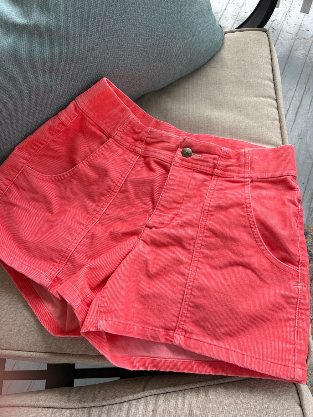 Toad&Co Coral  Corduroy Shorts size 6